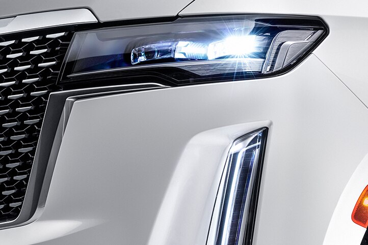 Faros delanteros Intellibeam y cornering en tu camioneta de lujo